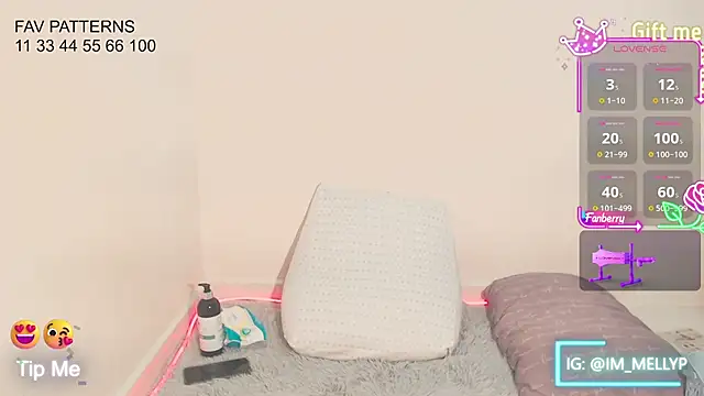 Mellyparker  online show from October 11, 3:21 pm