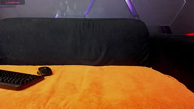 RileyLanna online show from March 8, 9:39 am