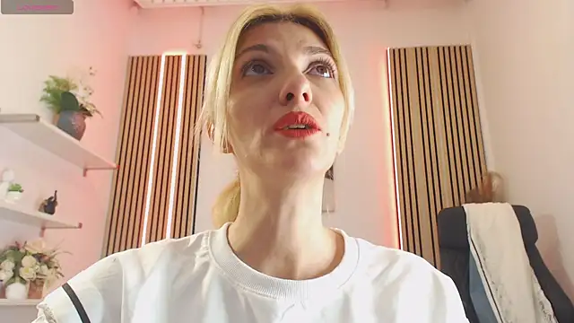 RileyLanna online show from November 10, 4:33 am