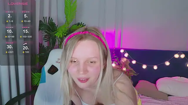 Snapshot of Beatrica_Klein chatting on January 12, 5:33 pm Beatrica Klein online show from January 12, 5:33 pm
