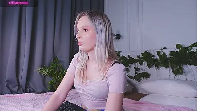 Snapshot of Beatrica_Klein chatting on March 7, 4:11 pm Beatrica Klein online show from March 7, 4:11 pm