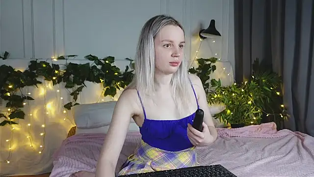 Snapshot of Beatrica_Klein chatting on March 15, 3:48 pm Beatrica Klein online show from March 15, 3:48 pm