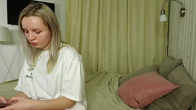 Snapshot of Beatrica_Klein chatting on October 12, 2:27 pm Beatrica Klein online show from October 12, 2:27 pm