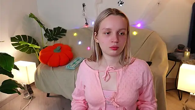 Snapshot of Beatrica_Klein chatting on October 17, 3:58 pm Beatrica Klein online show from October 17, 3:58 pm