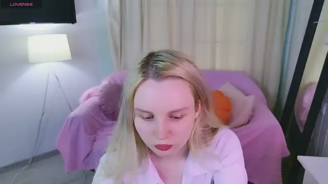 Snapshot of Beatrica_Klein chatting on June 4, 3:51 pm Beatrica Klein online show from June 4, 3:51 pm