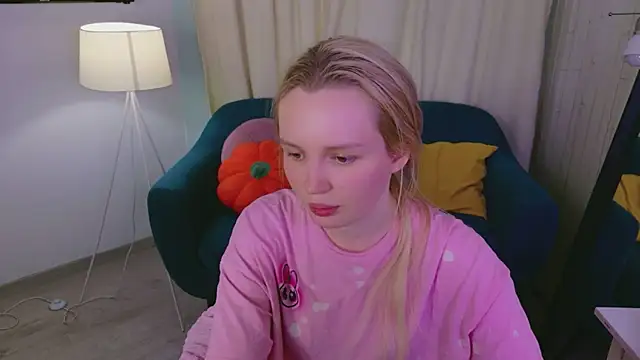 Snapshot of Beatrica_Klein chatting on June 16, 3:58 pm Beatrica Klein online show from June 16, 3:58 pm
