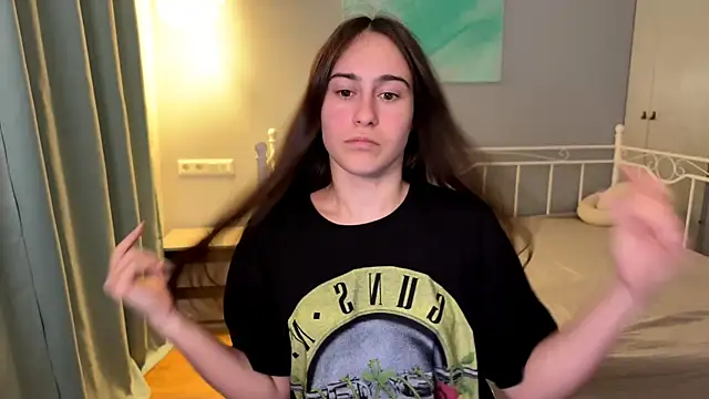 AliceKolltt online show from June 18, 8:35 pm