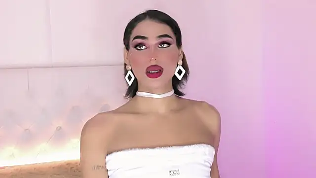 Snapshot of amal_baddell chatting on December 17, 7:25 am amal baddell online show from December 17, 7:25 am