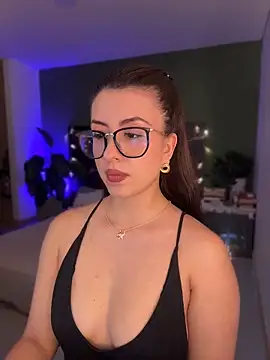 EmaSaenz online show from June 6, 10:58 pm