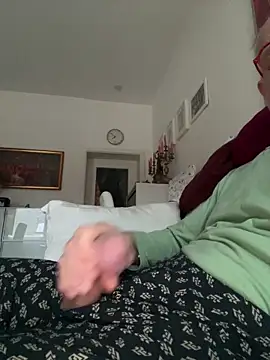 Snapshot of Frank22xx chatting on October 16, 5:52 am Frank22xx online show from October 16, 5:52 am