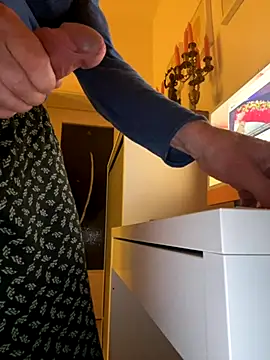 Snapshot of Frank22xx chatting on October 18, 6:41 pm Frank22xx online show from October 18, 6:41 pm