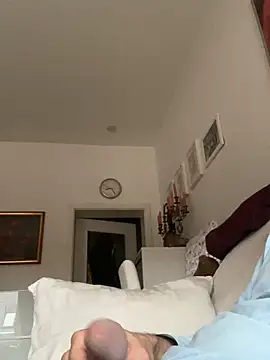 Snapshot of Frank22xx chatting on October 22, 6:24 am Frank22xx online show from October 22, 6:24 am