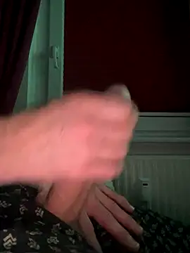 Snapshot of Frank22xx chatting on December 18, 9:32 pm Frank22xx online show from December 18, 9:32 pm