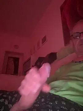 Snapshot of Frank22xx chatting on February 1, 9:57 pm Frank22xx online show from February 1, 9:57 pm