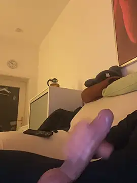 Snapshot of Frank22xx chatting on February 6, 8:56 pm Frank22xx online show from February 6, 8:56 pm