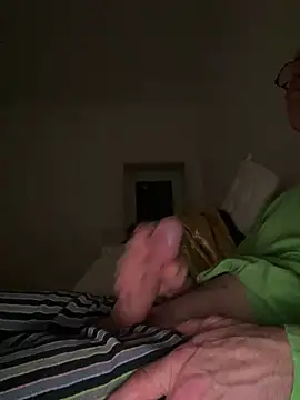 Snapshot of Frank22xx chatting on February 13, 9:55 pm Frank22xx online show from February 13, 9:55 pm