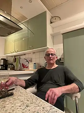 Snapshot of Frank22xx chatting on February 18, 10:50 pm Frank22xx online show from February 18, 10:50 pm