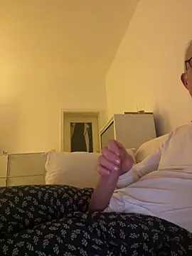 Snapshot of Frank22xx chatting on February 28, 9:05 pm Frank22xx online show from February 28, 9:05 pm