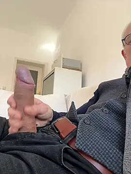 Snapshot of Frank22xx chatting on March 3, 12:55 pm Frank22xx online show from March 3, 12:55 pm