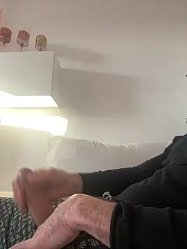 Snapshot of Frank22xx chatting on March 22, 6:39 am Frank22xx online show from March 22, 6:39 am