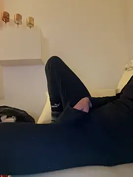 Snapshot of Frank22xx chatting on March 29, 7:14 pm Frank22xx online show from March 29, 7:14 pm