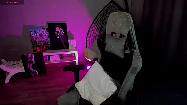 lily williamss online show from January 29, 3:01 am