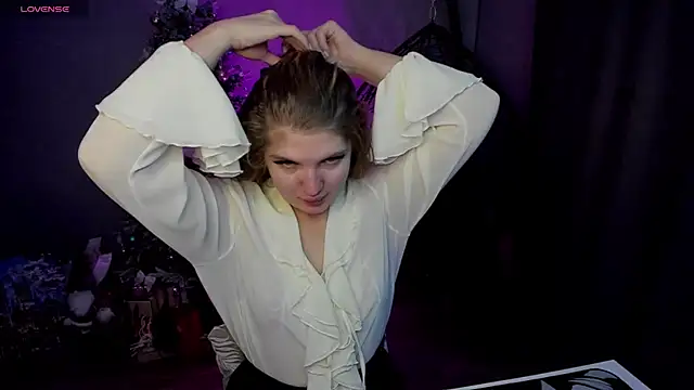 Snapshot of lily_williamss chatting on November 13, 12:09 am lily williamss online show from November 13, 12:09 am