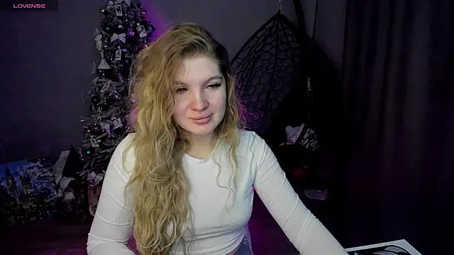 Snapshot of lily_williamss chatting on December 16, 12:04 am lily williamss online show from December 16, 12:04 am