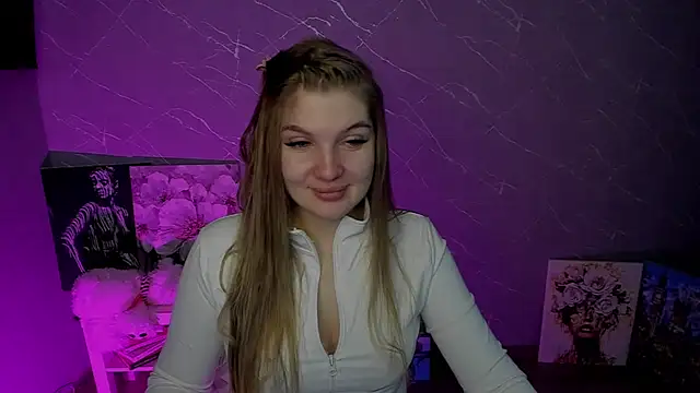 Snapshot of lily_williamss chatting on May 15, 11:34 pm lily williamss online show from May 15, 11:34 pm