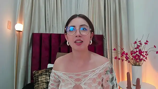 Emilywatsonn online show from February 17, 11:34 am