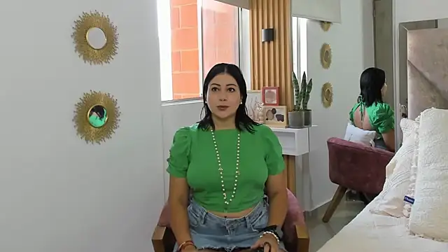 EmilyPeytonn online show from November 22, 1:10 pm