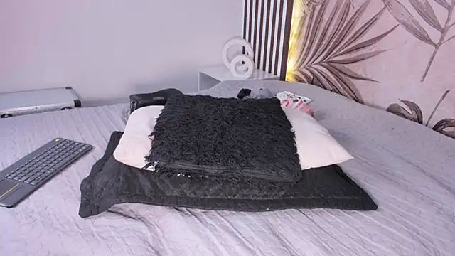 Samaantha-White online show from February 6, 3:20 pm