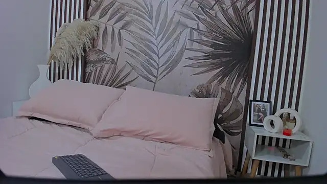 Samaantha-White online show from February 24, 11:41 am