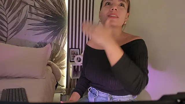 Samaantha-White online show from March 5, 11:28 am