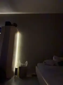 Bennyben8604 online show from April 19, 8:00 pm