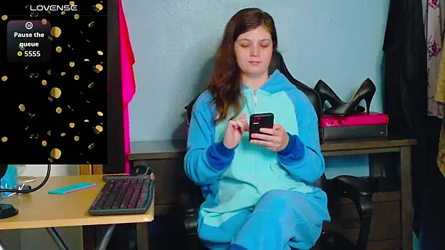 Snapshot of TreeJeanne chatting on November 1, 3:08 am TreeJeanne online show from November 1, 3:08 am