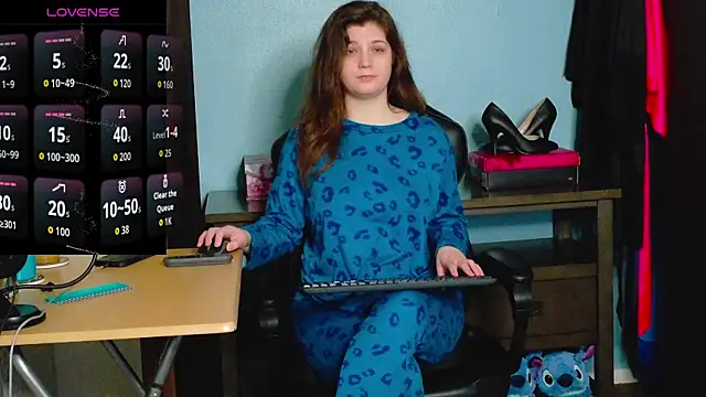 Snapshot of TreeJeanne chatting on November 16, 2:17 am TreeJeanne online show from November 16, 2:17 am