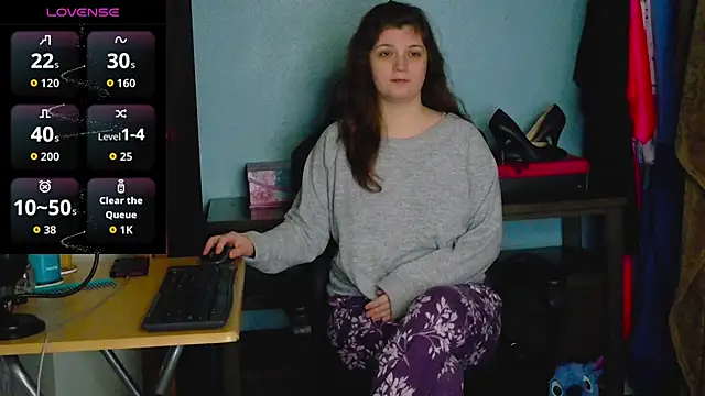 Snapshot of TreeJeanne chatting on November 18, 2:28 am TreeJeanne online show from November 18, 2:28 am