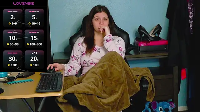 Snapshot of TreeJeanne chatting on November 28, 12:57 am TreeJeanne online show from November 28, 12:57 am