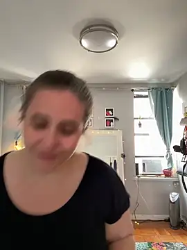 Snapshot of sylviahhh chatting on June 7, 6:22 pm sylviahhh online show from June 7, 6:22 pm