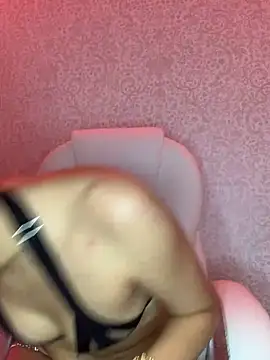 Snapshot of _Aura- chatting on February 19, 3:39 am Aura- online show from February 19, 3:39 am