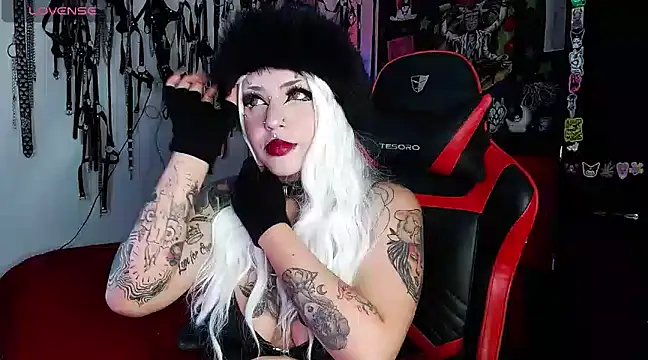 Snapshot of jannaink_ chatting on January 11, 12:44 am jannaink online show from January 11, 12:44 am