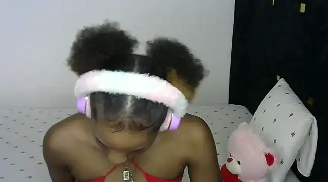 Queeen model online show from December 12, 8:03 am