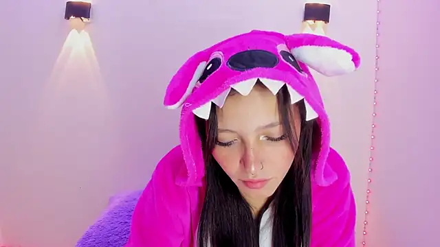 Snapshot of Threesome-no-mercy chatting on March 22, 12:28 am Threesome-no-mercy online show from March 22, 12:28 am