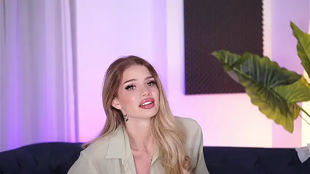 NicoleSarahX online show from February 1, 2:16 am