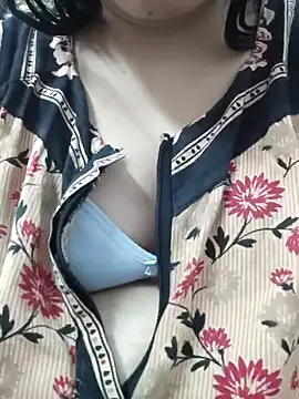 Snapshot of Aaradhya chatting on January 19, 4:33 am Aaradhya online show from January 19, 4:33 am