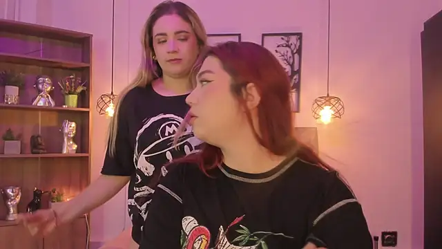 Snapshot of Andy_and_emma chatting on December 24, 12:44 pm Andy and emma online show from December 24, 12:44 pm