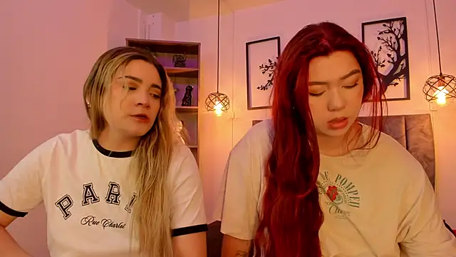 Snapshot of Andy_and_emma chatting on January 10, 12:36 pm Andy and emma online show from January 10, 12:36 pm