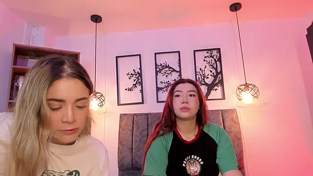 Snapshot of Andy_and_emma chatting on February 2, 12:46 pm Andy and emma online show from February 2, 12:46 pm