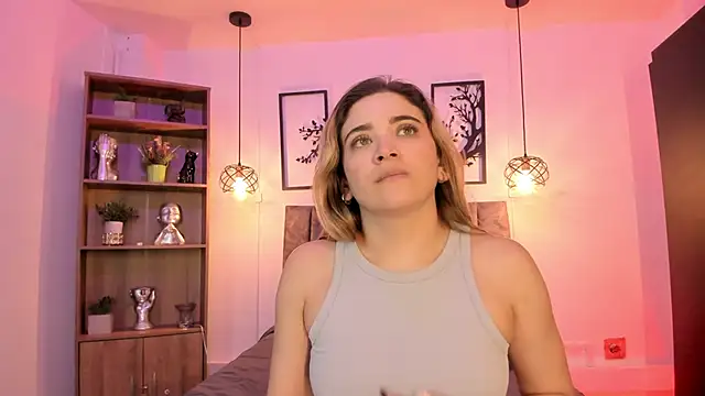 Snapshot of Andy_and_emma chatting on February 5, 3:52 pm Andy and emma online show from February 5, 3:52 pm